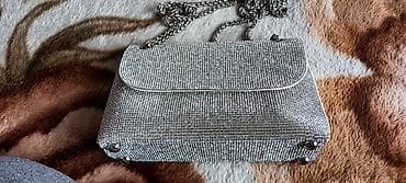 gümü: 1)GŪMÜŞÜ ZƏRIF ÇANTA SATILIRLAR kristal daşlarla bəzədilib. Qapaqlı — 1