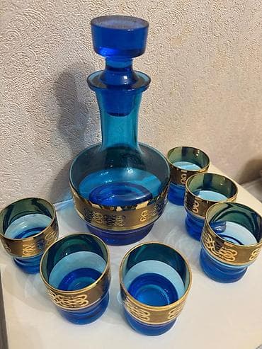 madonna servis: Mavi şüşədən hazırlanmış dekanter və 6 stəkan dəsti As - Material — 1