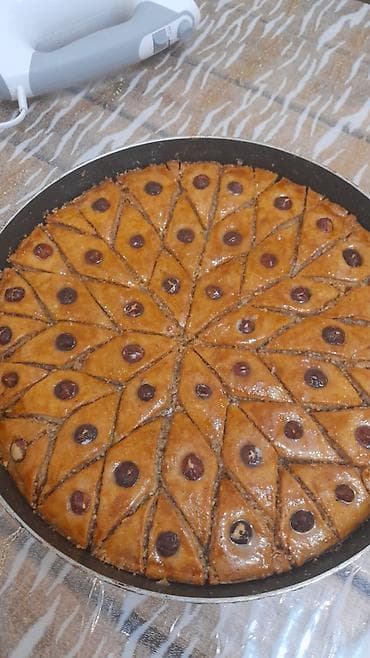 sirniyyat sufresi: Milli şirniyyat assortimenti – evdə hazırlanır Tərkib və növlər: - — 3