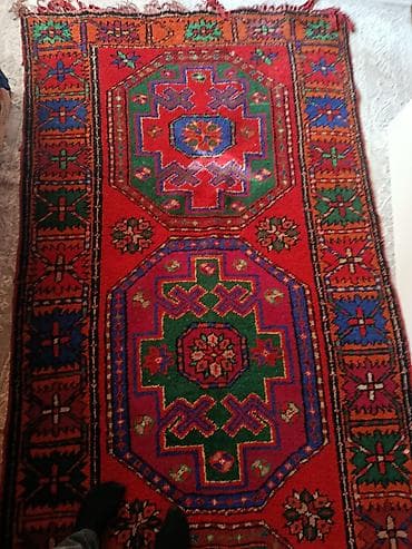 az dili 7: Əl toxuması xalça - Naxış: İki böyük səkkizbucaqlı medalyonlu — 2