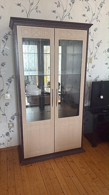İki qapılı vitrin şkaf - Material: laminat/MDFlam gövdə, ön hissədə — 1