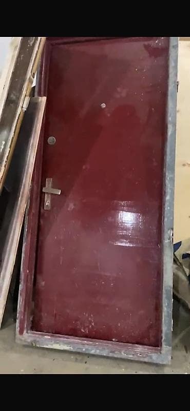 plasdik qaplar: Metall giriş qapısı - Material: polad karkas və metal vərəq - Rəng — 1