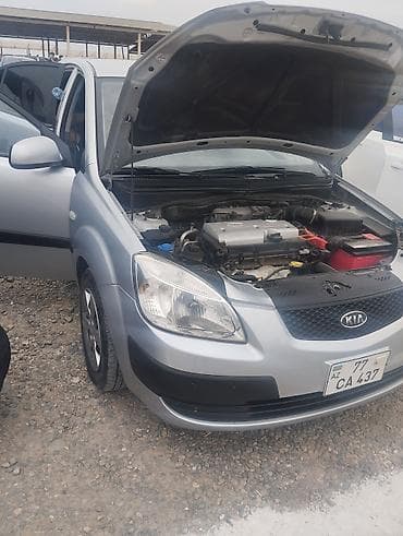 w204 salon: Kia Rio hatchback - Kuzov: 5 qapılı hatchback, gümüşü rəng - — 5
