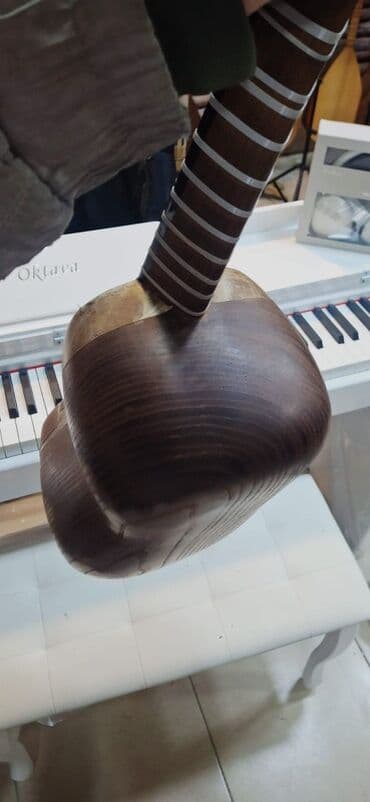 Gitaralar: Tar – Azərbaycan milli simli musiqi aləti Qədimi Tardır.Tarın — 3