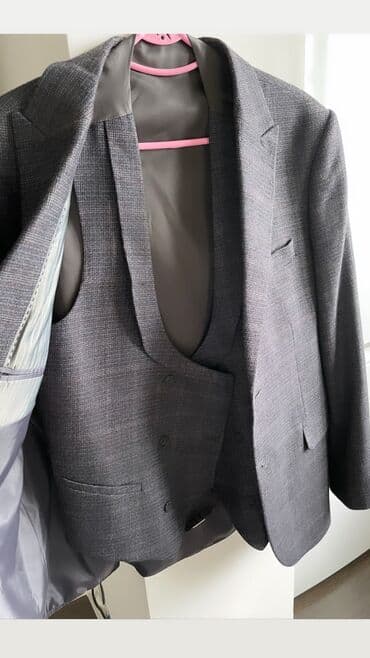 зеленые мужские спортивные костюмы: Pencək və jilet, ölçü M, vəziyyəti əla, cəmi bir dəfə tədbirə — 2