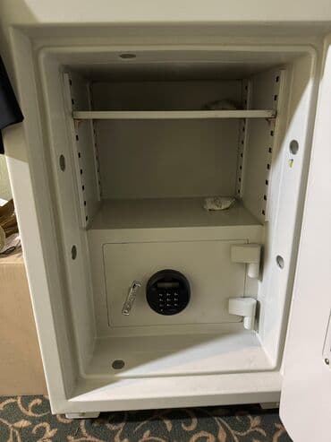 seyf qutu: 830 mn(H) x 520mm (W) x 560 mm (D) 170 -180 kq. kSG-4500 Yanğına — 3