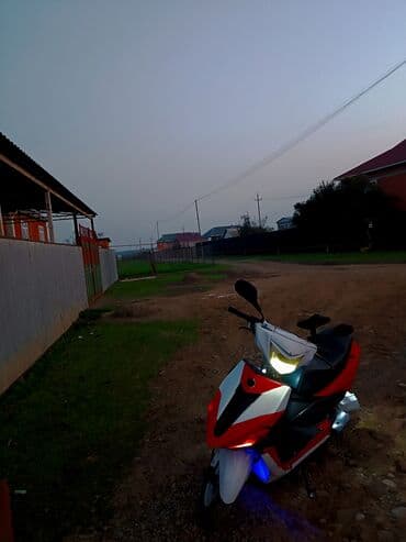 BYD: Moon - MONN, 50 sm3, 2022 il, 4400 km — 1