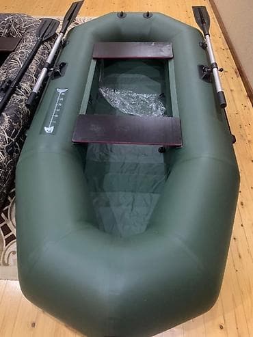 traktor su cəni: İki ədəd şişmə qayıq təklif olunur. Bir qayıq kamuflaj rəngdədir — 9