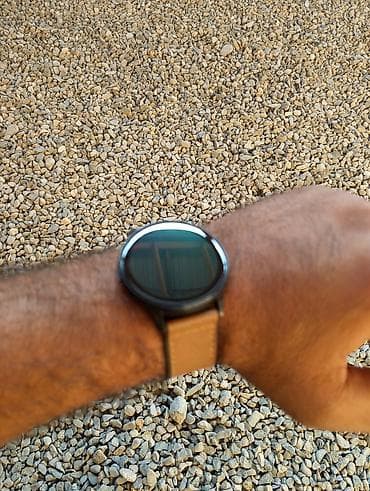 sensor pitiminutka: Dairəvi displeyli ağıllı saat - Zərif, qara korpus və dairəvi sensor — 3