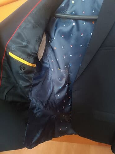 iqos iluma i: Kişi kostyum jileti – tünd göy (demək olar qara ton). Klassik, qələm — 4