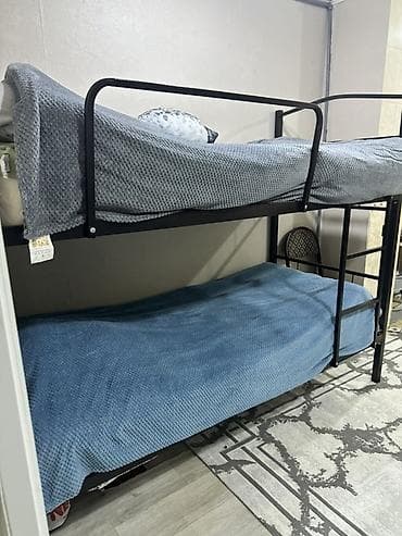 Metal konstruksiyalı ikimərtəbəli çarpayı, məhdud məkanda iki nəfərlik