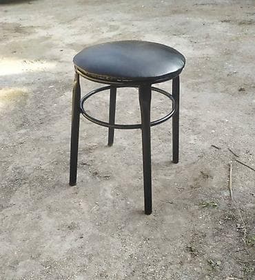 Metall karkaslı yuvarlaq taburetka - Dizayn: 4 ayaqlı, dairəvi