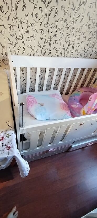 usaq ucun sekiller: Oğlan və qız üçün, İşlənmiş, Dördbucaq, Beşik, Dəst ilə, Matrassız, Yellənmə mexanizmsiz — 2