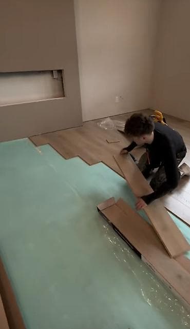 Балконы: Laminat və LVT döşəmə quraşdırılması xidməti ustaliq 10 ilden artiq is — 1