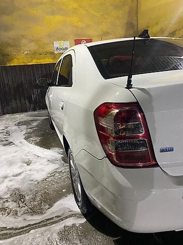 zapi maşin: Təcili satilir heç bir prablemi yoxdur Ağ rəngli 4 qapılı sedan — 9