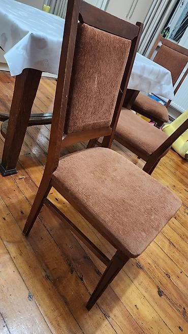 Masa ve 4 eded stul,hamisi satilir.
Normal vezyetde lalafo.az -da Masa ve 4 eded stul,hamisi satilir.
Normal vezyetde