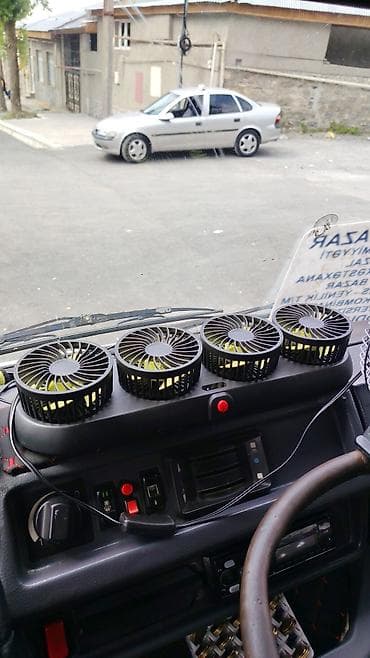 Məhsul: Avtomobil üçün 4 başlıqlı mini ventilyator bloku Təsvir: - Ön — 2