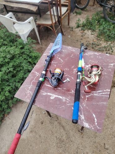 longines saat baku: - 2 ədəd teleskopik balıqçı çubuğu: biri qara (qırmızı tutacaqla) — 2