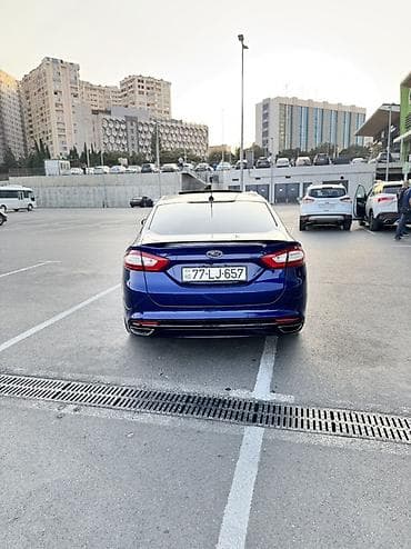 balta disk: Ford Fusion sedan – mavi rəng, 4 qapı, ön və arxa park yerlərində — 4