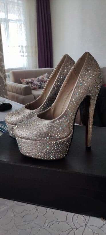 женские бежевые замшевые туфли: Туфли, Размер: 36, цвет - Золотой, Б/у — 1