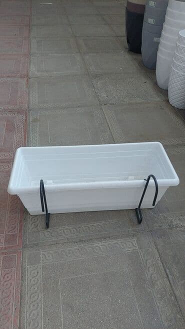 həyət gulləri: Dibcek dibcek qabi asma kvadrat balkon ag gul qabi asilan balkon — 1