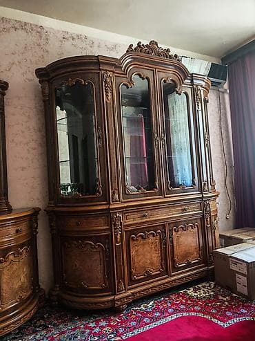 Klassik üslubda yemək otağı üçün dəst – oyma naxışlı ağac mebel