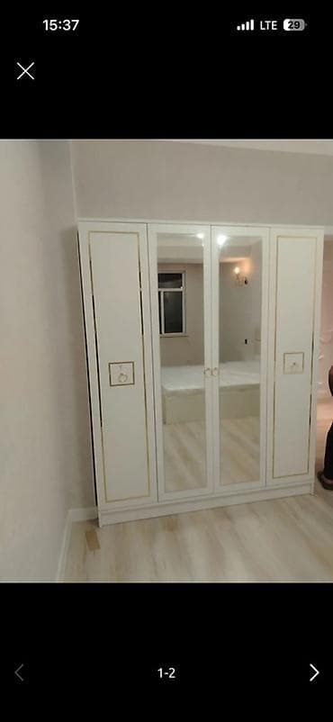 interyer: Dörd qapılı paltar şkafı - Rəng: ağ, dekorativ qızılı/metal xətləri — 1