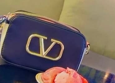 seleme pul verilir 2021: Çiyin çantası, Valentino, Yeni — 3