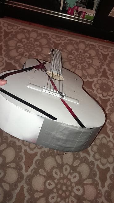 gitara satilir: Satılır: Gitar. Başqa gitarlarla barter oluna bilər. Texniki cəhətdən — 3