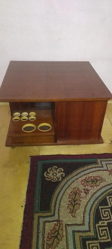 Мебель для дома на заказ: Квадратный стол, Нераскладной, С колесиками, Ламинат текстурный, Самовывоз — 1