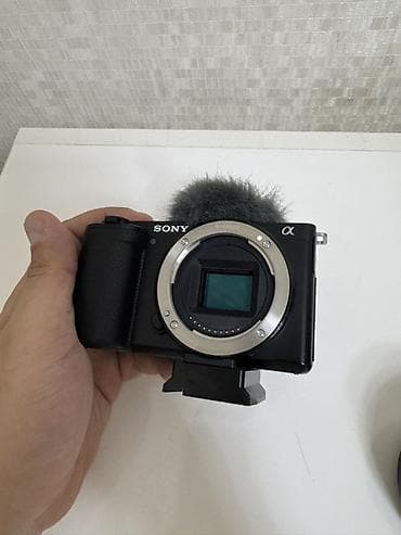 DJI əl stabilizatoru + Sony ZV-E10 kamera gövdəsi + Viltrox obyektiv — 3