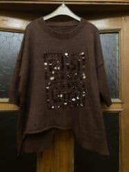 qadın geyimləri və qiymətləri: Qadın geyimləri – 2 fərqli model 1) Ağ bluz: - Yumşaq, axıcı parça - — 26