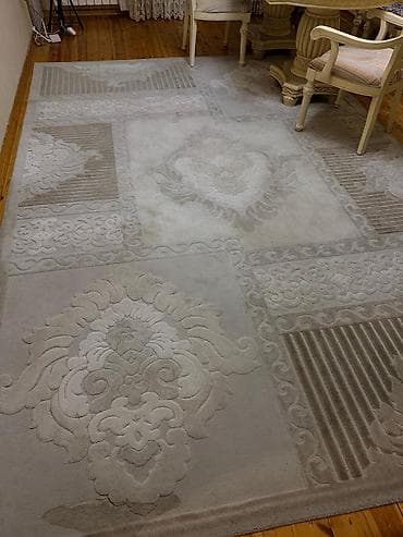 2 ədəd xalça, böyük 3-4 ölçüdədi, balaca 2-1 ölçüdə təzə yaxşı