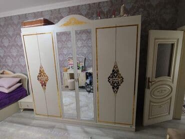 корпусная мебель в рассрочку: 9 ayin mebelidi Ela vəziyyətdədir. Stol stul da var komplekde — 2
