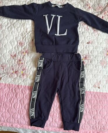 uşaqlar üçün toxunma köynəklər: Uşaq geyim dəsti - Ağ, kapüşonlu yumşaq tulum: qalın, isti parça; ön — 2