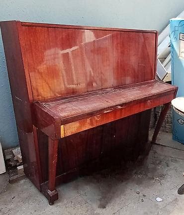 Upright piano – klassik taxta korpuslu, şaquli model. - Korpus — 1