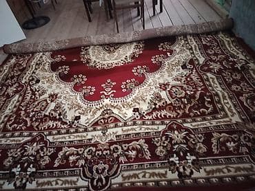 Qırmızı-bej naxışlı xalça - Klassik şərq üslubunda ornamentlər