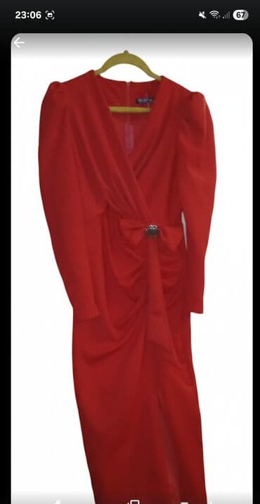 qirmizi kofta: Zərif tərzdə qırmızı uzun don. - Model: V-yaxa, uzunqol, beldən — 1