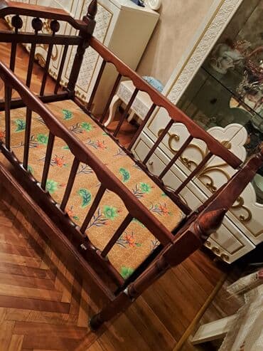 Oğlan və qız üçün, Dördbucaq, Beşik, Yellənmə mexanizm ilə