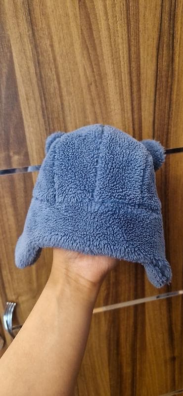 Üst geyimləri: Məhsul: Next marka körpə papağı - Ölçü: 6–12 ay (etiketdə qeyd: 11 — 3