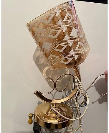 - Divar lampası (sconces) – tək ədəd - Material: metal (qızılı rəngdə