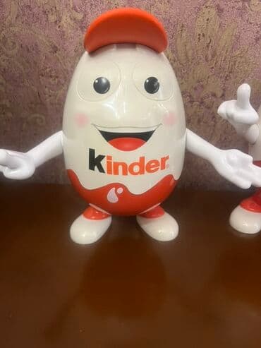 uşaqlar üçün anqara papaqları: İki ədəd “Kinder” personajı. Birinin başında qırmızı kepka, digərinin — 3