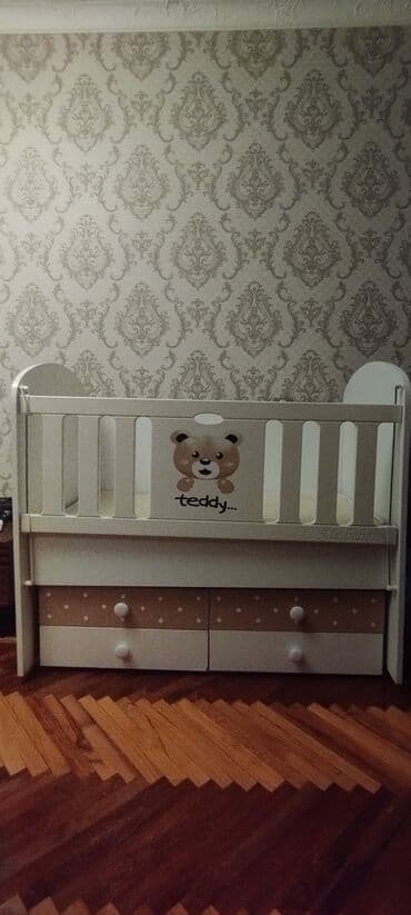 1 ayliq usaq sekilleri: Oğlan və qız üçün, İşlənmiş, Dördbucaq, Beşik, Dəst ilə, Matrassız, Yellənmə mexanizmsiz — 1