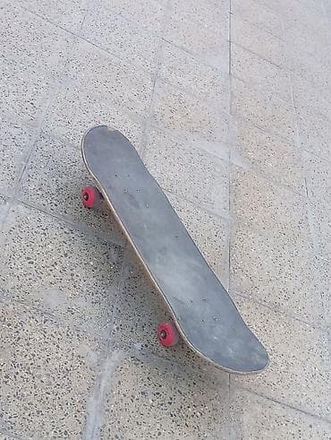 Skateboard 
 ideal vəziyyətdədir hec bir problemi yoxdur — 1