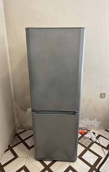 vitrin xolodilnik: (İNDESİT) markasıdı ustads olmayıb herşeyi işlek vezyetdedi real — 1