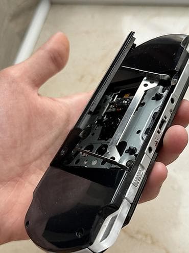 playsta: Sony PSP 3004 Tam işlək vəziyyətdə. Umd disk yeri işləyir. Üstündə 8gb — 7