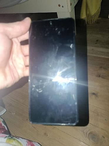 telefon aksesuar: İki kameralı smartfon Xüsusiyyətlər: - Arxa tərəfdə böyük kvadrat — 2