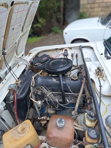 ваза стеклянная прозрачная высокая без узора: VAZ 2106 sedan - Korpus: Ağ rəng, 4 qapı, xrom ön-arka bamperlər — 15