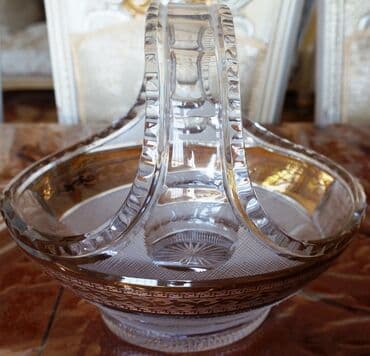 Bitkilər: Meyvə qabı Bohemia Tərkibi 24% massikot mineraldan (PbO) ibarət — 2