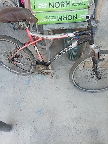 zigzag velosiped: Stels Navigator 800 velosiped - Geniş, möhkəm polad gövdə: Stels — 1